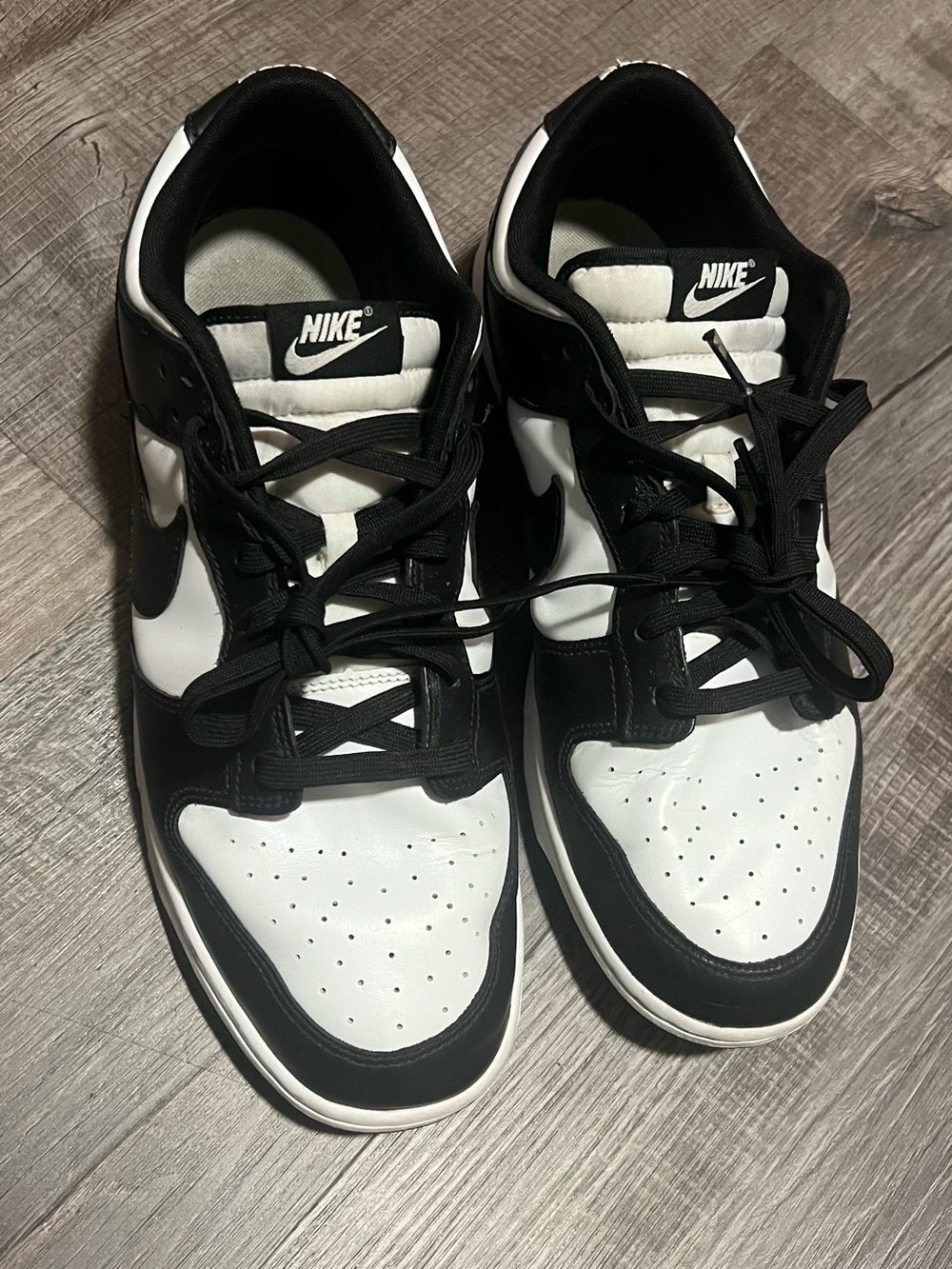 Nike Men’s Black and White Low-Top Sneakers